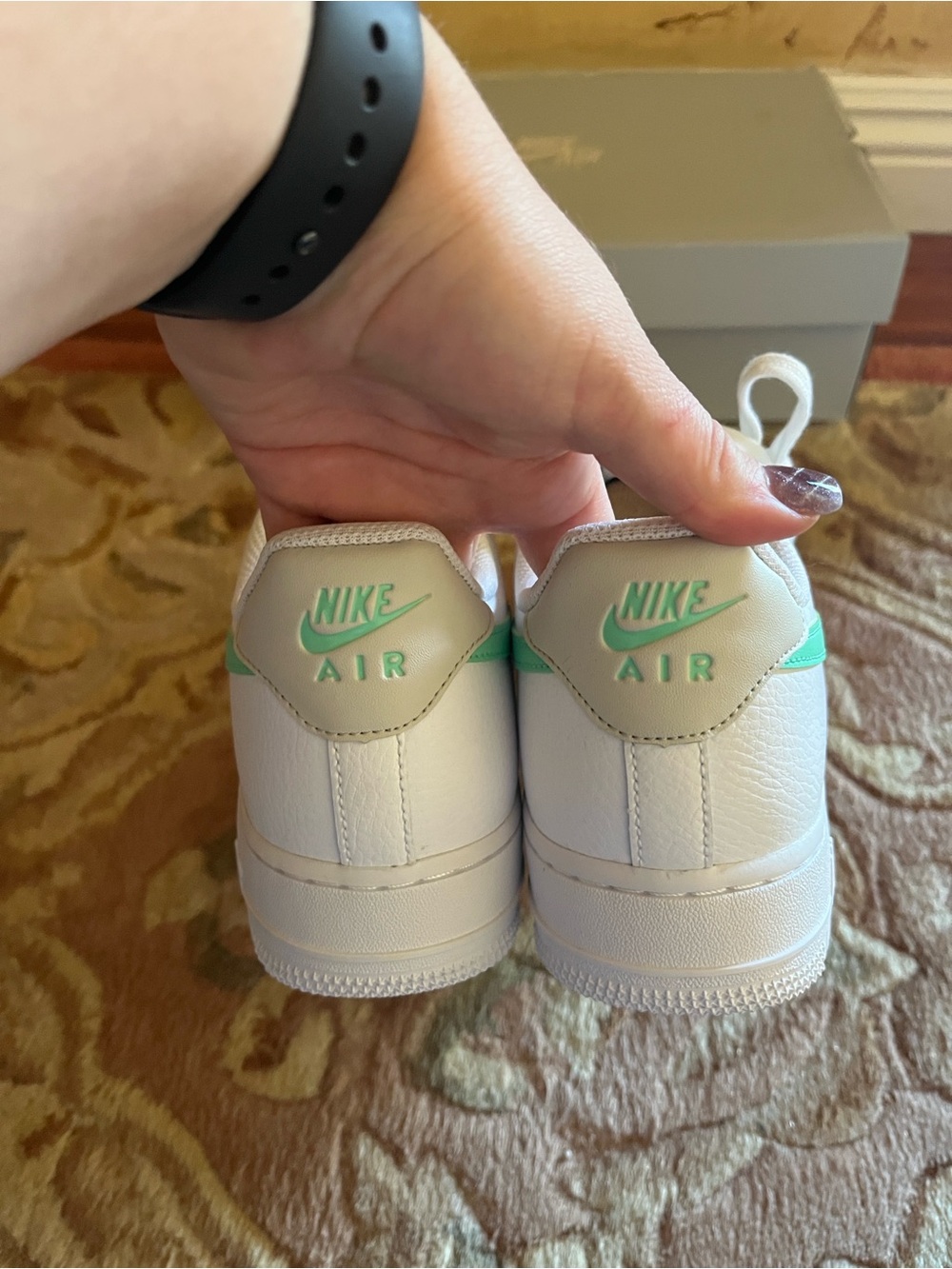 Nike Wmns Air Force 1 '07 'White Green Glow' Size 9 - New in Box - Picture 3 of 6